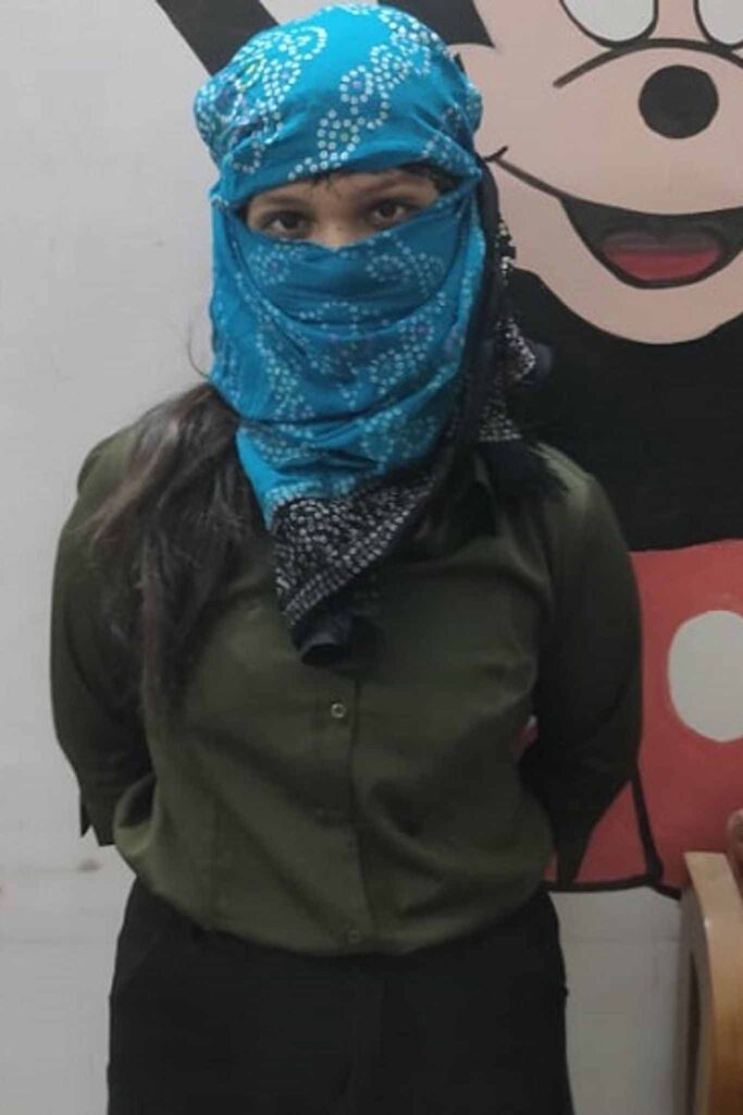 सेक्स रैकैट चलाने के लिए खोले गए थे स्पा सेंटर: 20 से ज्यादा लड़कियों के साथ शहर के बीचों-बीच गंदा काम;हैपी एंडिंग और फुल सर्विस था कोड वर्ड…