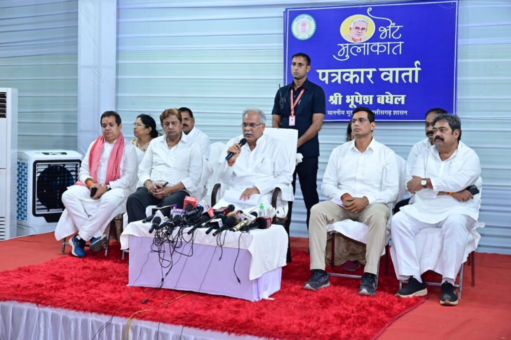 रायपुर : मुख्यमंत्री श्री भूपेश बघेल ने भिलाई में पत्रकार वार्ता को संबोधित किया…