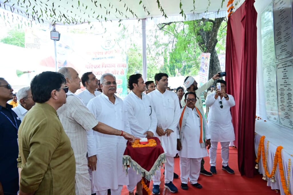 रायपुर : भेंट-मुलाकात रायपुर पश्चिम विधानसभा : मुख्यमंत्री श्री बघेल ने 121 करोड़ रूपए से अधिक के विकास कार्याे की दी सौगात…