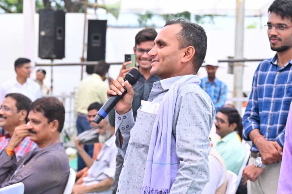 रायपुर : ग्राम मटियाहा तहसील गुंडरदेही के थानेश्वर साहू ने छत्तीसगढ़ की योजनाओं पर कविता सुनाई..