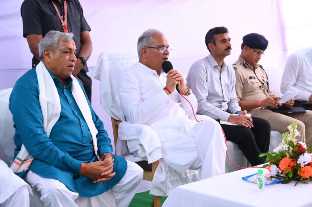 रायपुर : मुख्यमंत्री श्री भूपेश बघेल रायपुर ग्रामीण विधानसभा के बोरियाखुर्द में सामाजिक संगठनों से मुलाकात कर रहे हैं…