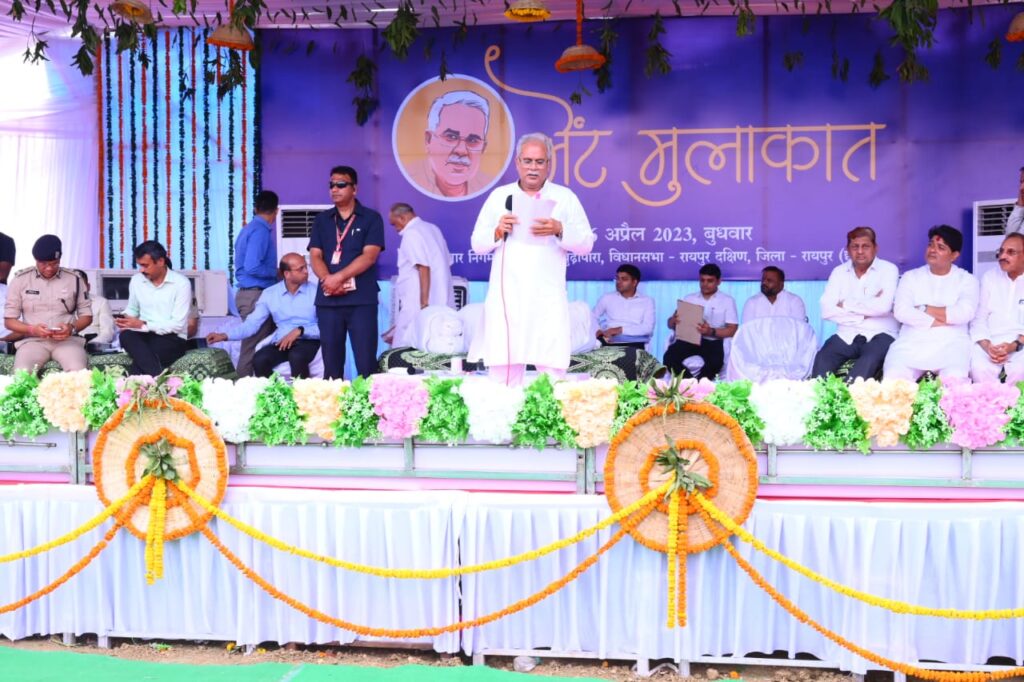 रायपुर : मुख्यमंत्री श्री भूपेश बघेल द्वारा रायपुर दक्षिण विधानसभा के अंतर्गत बूढ़ा तालाब के पास निगम खेल मैदान में आयोजित भेंट-मुलाकात कार्यक्रम में की गई महत्वपूर्ण घोषणाएं…