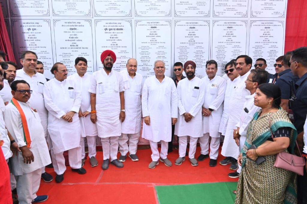 रायपुर : भेंट-मुलाकात, रायपुर उत्तर विधानसभा क्षेत्र : मुख्यमंत्री श्री बघेल नेे दी 117 करोड़ रूपए से अधिक के विकास कार्यों की सौगात…