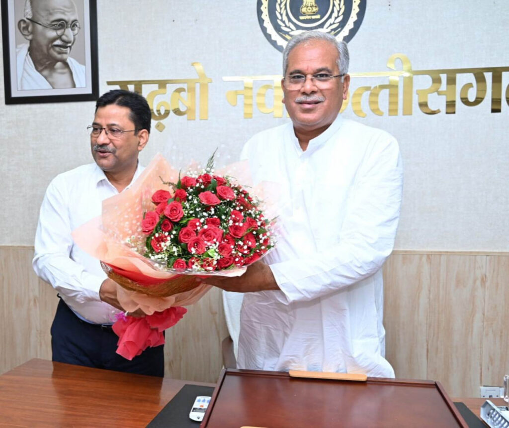 रायपुर : मुख्यमंत्री श्री भूपेश बघेल को छत्तीसगढ़ यूथ साइंटिस्ट कांग्रेस के आयोजन में आने का दिया न्यौता…