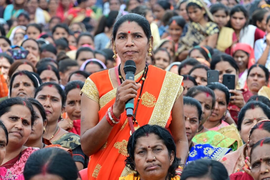 रायपुर : बसंती साहू ने बताया कि वर्मी खाद बनाते हैं, सरकार की योजना से हमारा समूह बहुत मजबूत हुआ है..