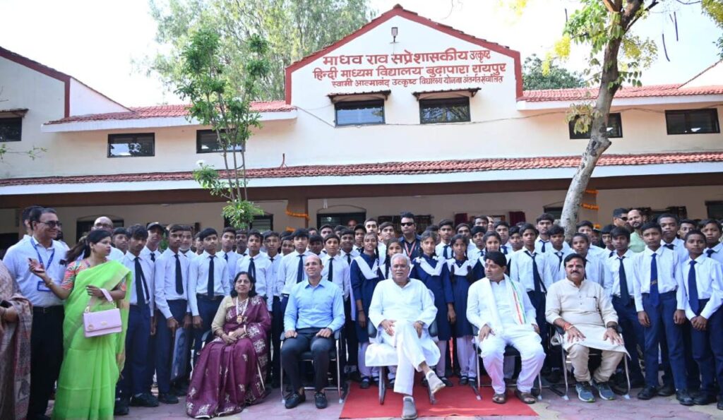 रायपुर : मुख्यमंत्री श्री भूपेश बघेल की घोषणा: अगले सत्र से माधवराव सप्रे स्कूल होगा स्वामी आत्मानंद उत्कृष्ट अंग्रेजी माध्यम स्कूल…