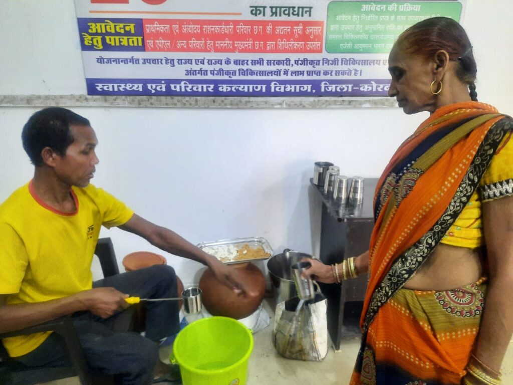 फरियादियों की बुझ रही प्यास और मुँह में घुल रही मिठास