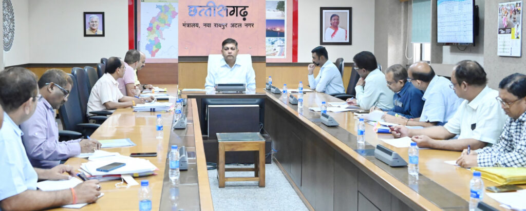 रायपुर : मुख्य सचिव ने की जल-जीवन मिशन की समूह नल-जल योजनाओं के लिए जल आबंटन की समीक्षा