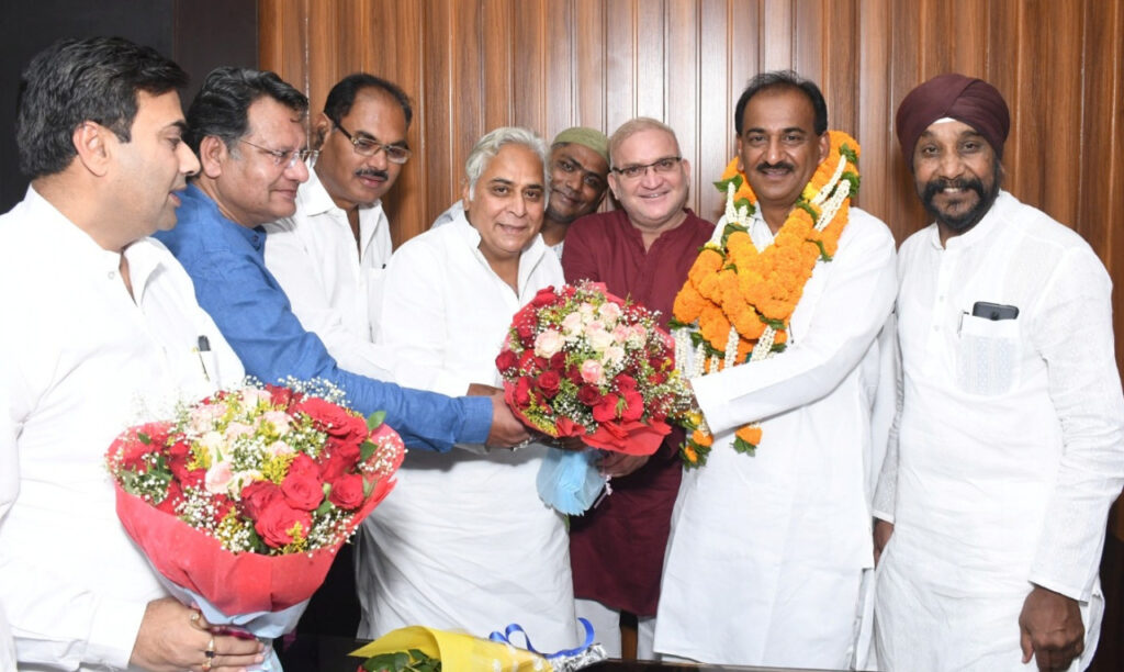 रायपुर : छत्तीसगढ़ मदरसा बोर्ड के नव नियुक्त अध्यक्ष श्री अलताफ अहमद ने पदभार ग्रहण किया..