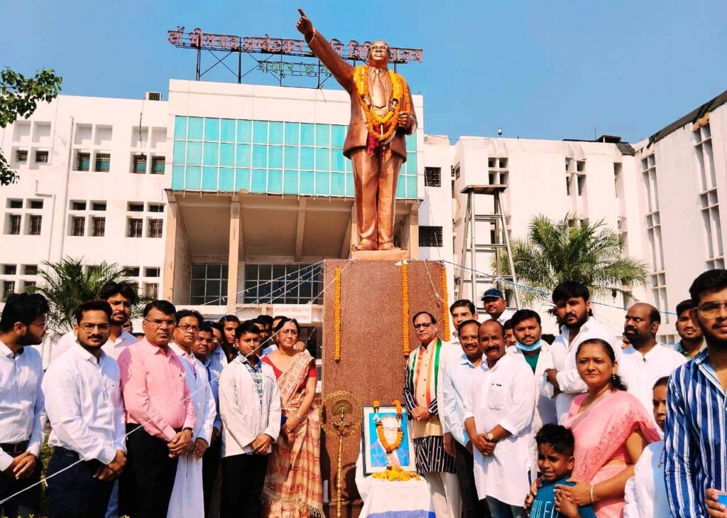 रायपुर : डॉ. भीमराव अम्बेडकर अस्पताल में धूमधाम से बाबा साहेब अम्बेडकर की जयंती मनाई गई…