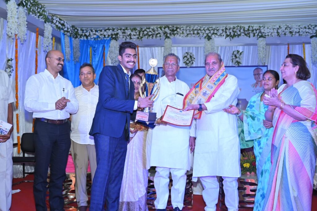 रायपुर : पर्यटन मंत्री श्री ताम्रध्वज साहू ने आई.एच.एम. में किया 50 सीटर हॉस्टल भवन का शिलान्यास…