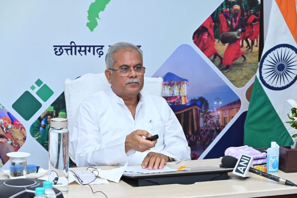 रायपुर : मुख्यमंत्री भूपेश बघेल यहां अपने निवास कार्यालय में आयोजित वर्चुअल कार्यक्रम में गोधन न्याय योजना के हितग्राहियों को 4 करोड़ 40 लाख रूपए का करेंगे भुगतान…