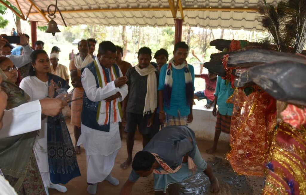 दंतेवाड़ा : मंत्री श्री कवासी लखमा ने किया दन्तेश्वरी मां का दर्शन…