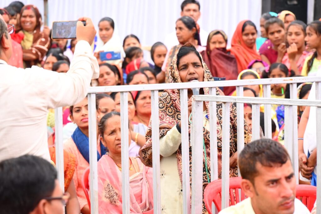 रायपुर : जरहागाँव की रहने वाली श्रीमती मधु ने हाट बाजार क्लीनिक योजना की जानकारी देते हुए बताया कि प्रत्येक सोमवार को उनके गांव में हाट बाजार क्लिनिक की गाड़ी आती है…