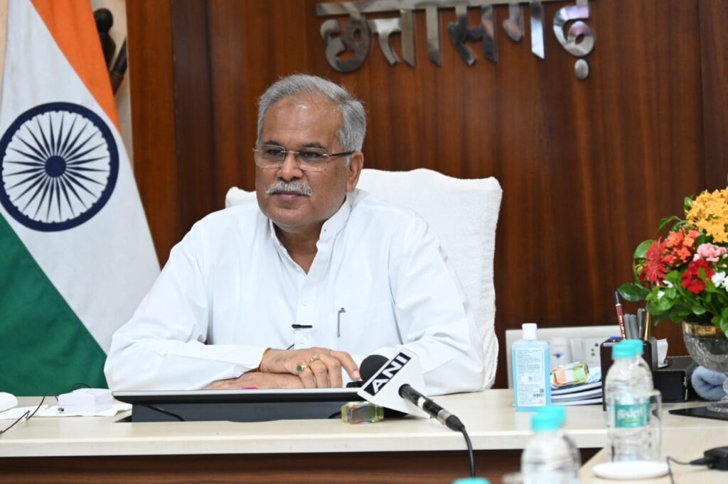 रायपुर : मुख्यमंत्री श्री भूपेश बघेल आज यहां अपने निवास कार्यालय में विशेष पिछड़ी जनजाति ‘पहाड़ी कोरवा’ और ‘बिरहोर’ जनजाति के युवाओं को नियुक्ति पत्र वितरण समारोह में शामिल हो रहे हैं…