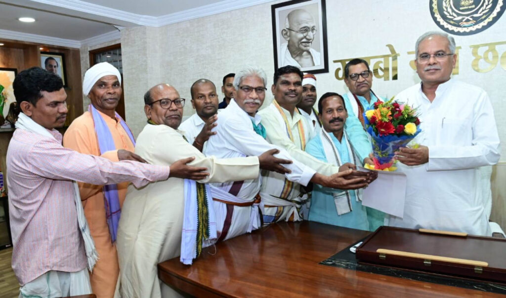 रायपुर : मुख्यमंत्री श्री बघेल से गोंडी धर्म संस्कृति संरक्षण समिति के प्रतिनिधिमंडल ने की सौजन्य मुलाकात…