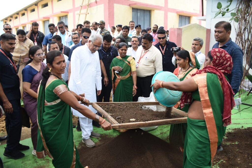 रायपुर : मुख्यमंत्री श्री भूपेश बघेल ने कुरूद विधानसभा के हंचलपुर गौठान का किया निरीक्षण…