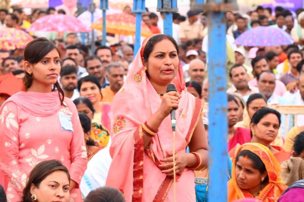 रायपुर : गोमती साहू , निम्हा निवासी ने बताया कि तीन माह पहले गोबर खाद बनने के बारे में कुछ जानकारी नही थी लेकिन अब वर्मी कंपोस्ट बना रहे हैं….