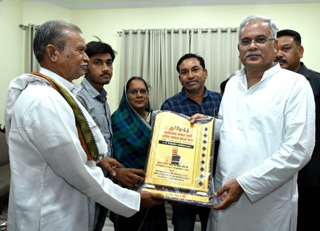 रायपुर : मुख्यमंत्री से छत्तीसगढ़ मनवा कुर्मी क्षत्रिय समाज के प्रतिनिधिमंडल ने की सौजन्य मुलाकात..