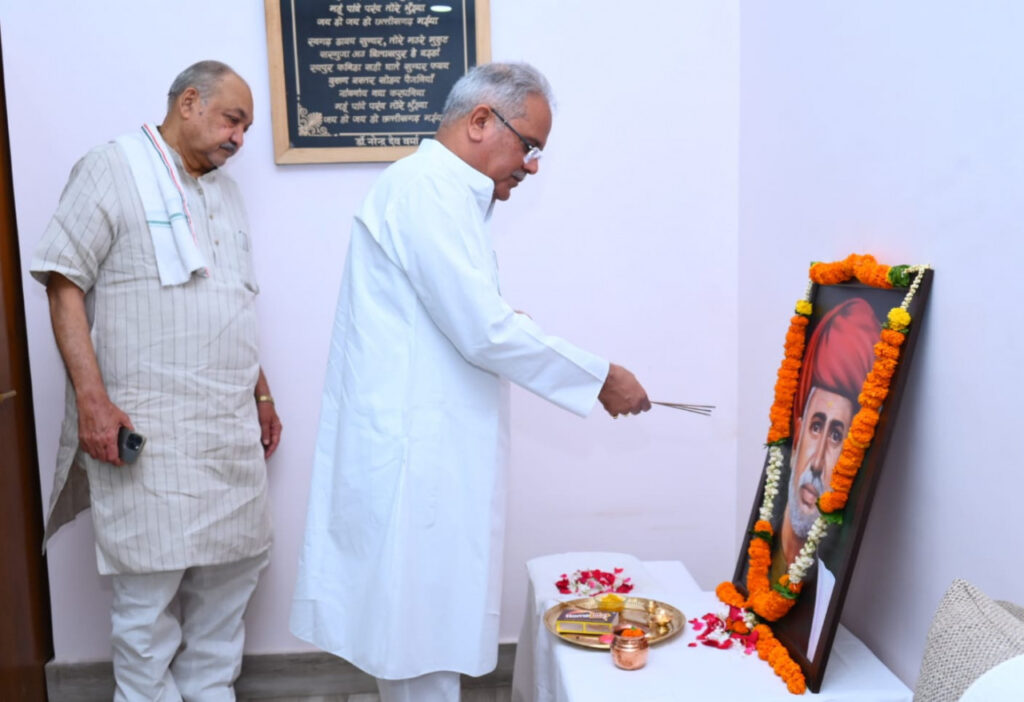 रायपुर : मुख्यमंत्री ने महात्मा ज्योतिबा फुले की जयंती पर उन्हें किया नमन