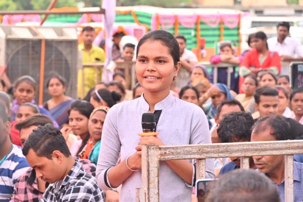रायपुर : भेंट-मुलाकात : भिलाई नगर विधानसभा : बीएससी फाइनल ईयर की छात्रा दुर्गा साहू ने बताया कि बेरोज़गारी भत्ता के लिए मेरा पंजीयन हो गया है..