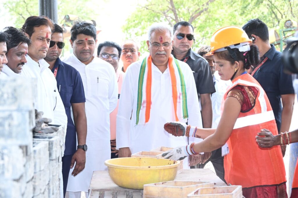 रायपुर  : मलबे का प्रबंधन कर प्रोसेसिंग प्लांट के माध्यम से बना रहे चेकर टाइल्स, पेवर ब्लाक, मुख्यमंत्री ने की प्रशंसा…
