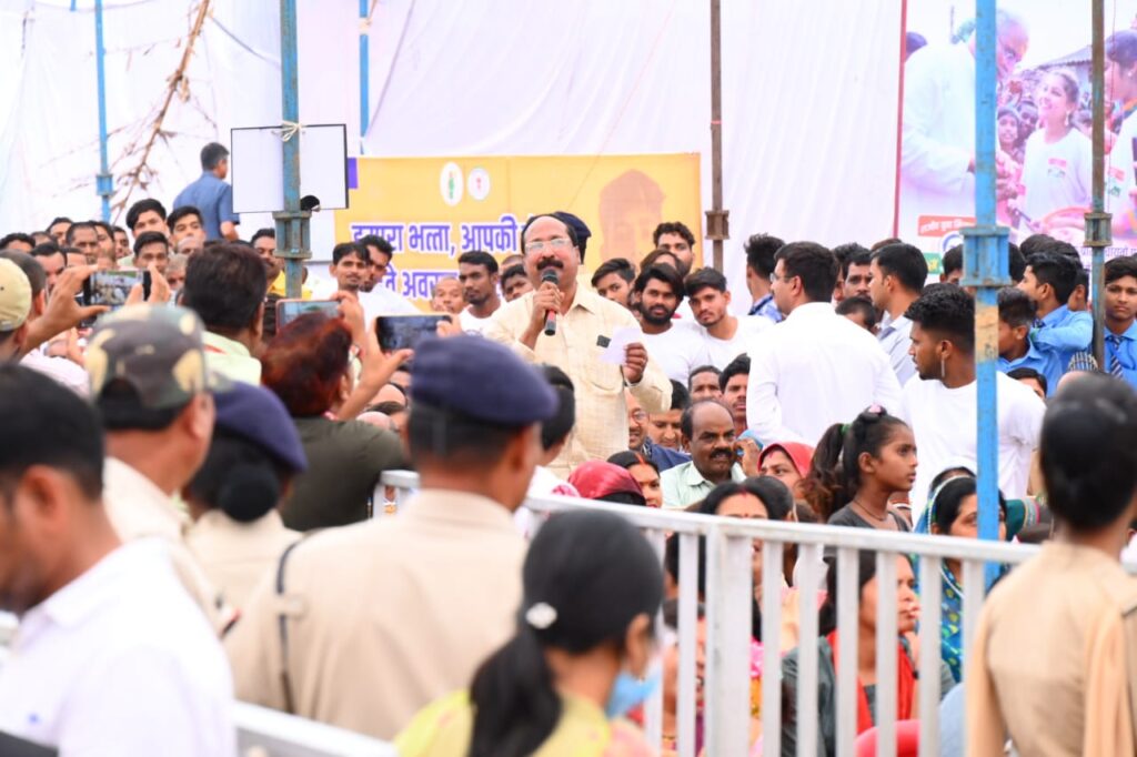 रायपुर : किसान विष्णु प्रसाद ने बताया कि उनका 21 एकड़ खेत है, 3 लाख का लोन माफ हुआ है…