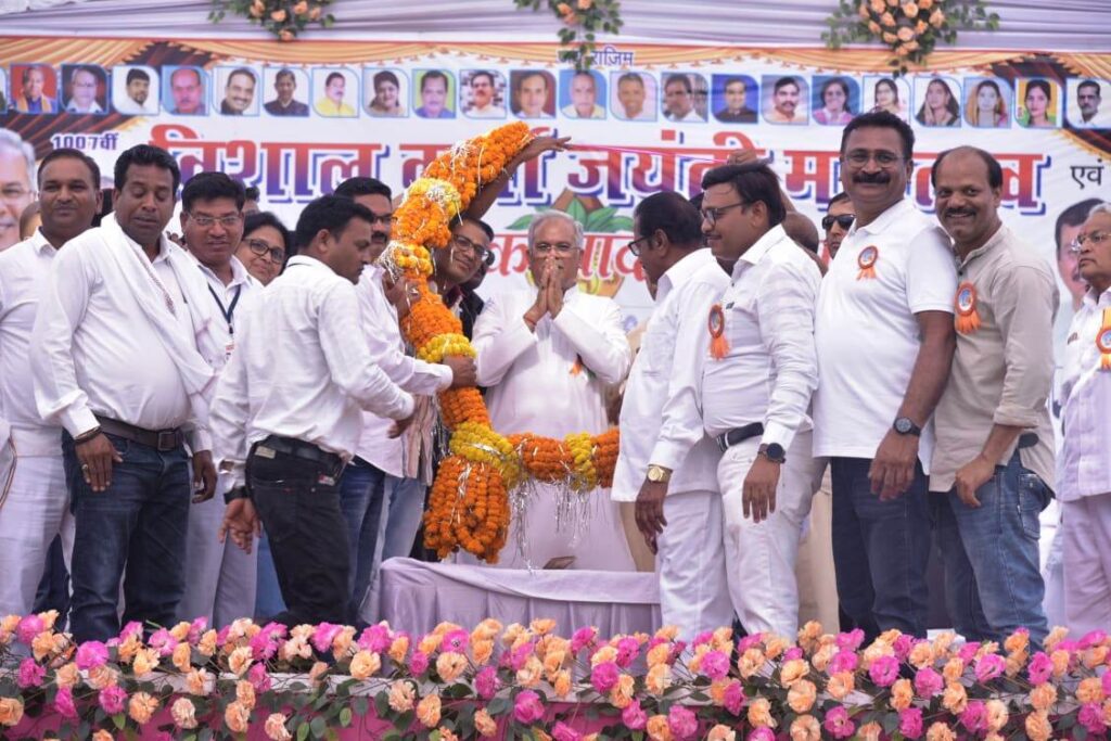 रायपुर : मुख्यमंत्री शामिल हुए साहू समाज के सामूहिक आदर्श विवाह कार्यक्रम में…