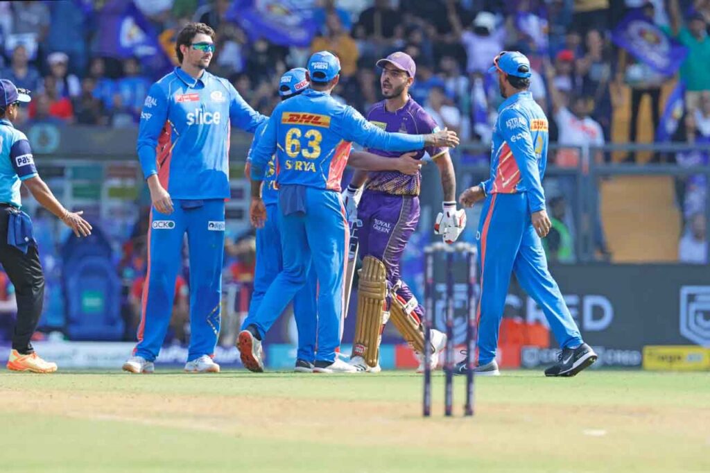 IPL 2023: मैच में भिड़ गए थे KKR के नीतीश राणा और MI के ऋतिक शौकीन, अब दोनों पर लगा भारी जुर्माना, यहां जानें