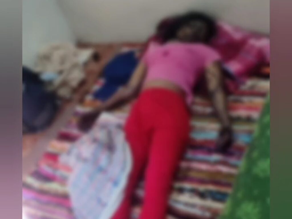 गर्लफ्रेंड की लाश के साथ रह रहा था युवक: यहां एक कमरे में शव के साथ मिला, बोला- फांसी लगाई थी, मैनें उतारा…