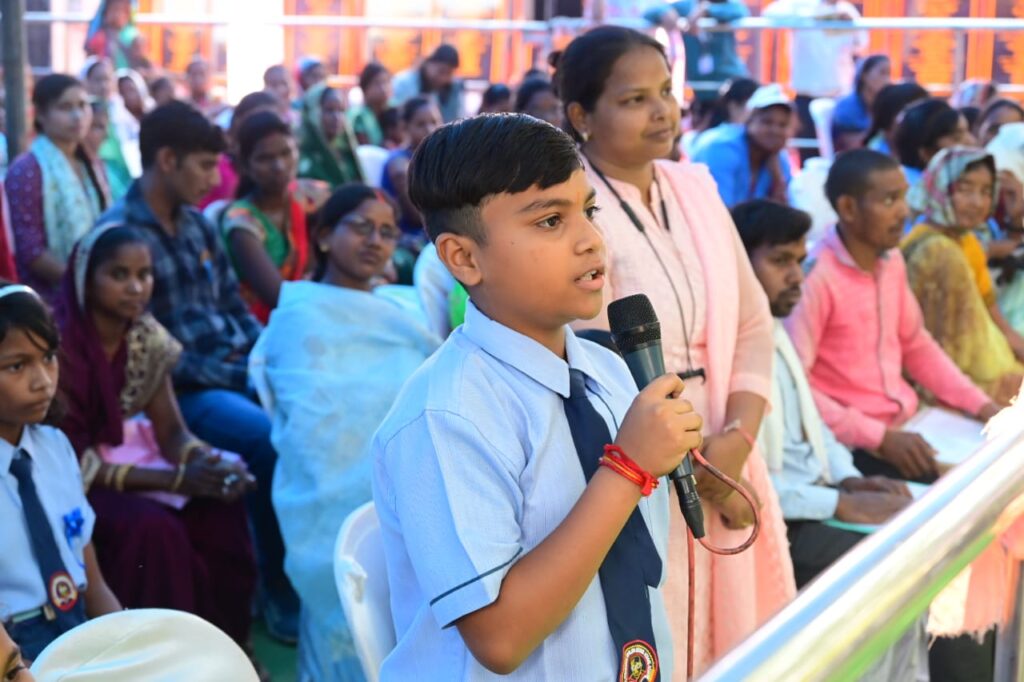  स्वामी आत्मानंद अंग्रेजी माध्यम स्कूल में कक्षा 7वीं में पढ़ने वाले अतुल ने कहा कि जब हमने सुना कि सेजेस खुला है तो हमें बहुत राहत मिली…