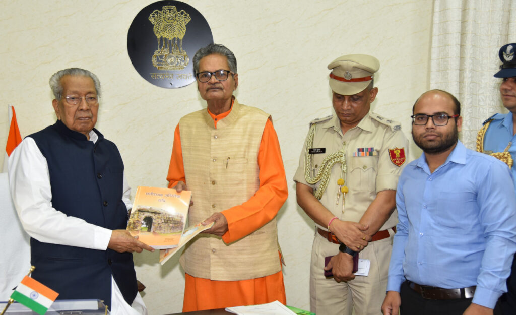 रायपुर : राज्यपाल से वरिष्ठ इतिहासकार आचार्य रमेंद्रनाथ मिश्र ने की सौजन्य भेंट…