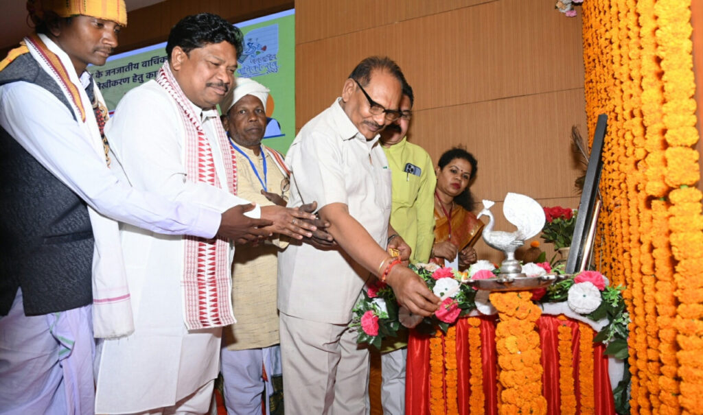 रायपुर : वाचिक परंपरा का संरक्षण और अगली पीढ़ी तक पहुंचाना जरूरी: मंत्री डॉ. टेकाम