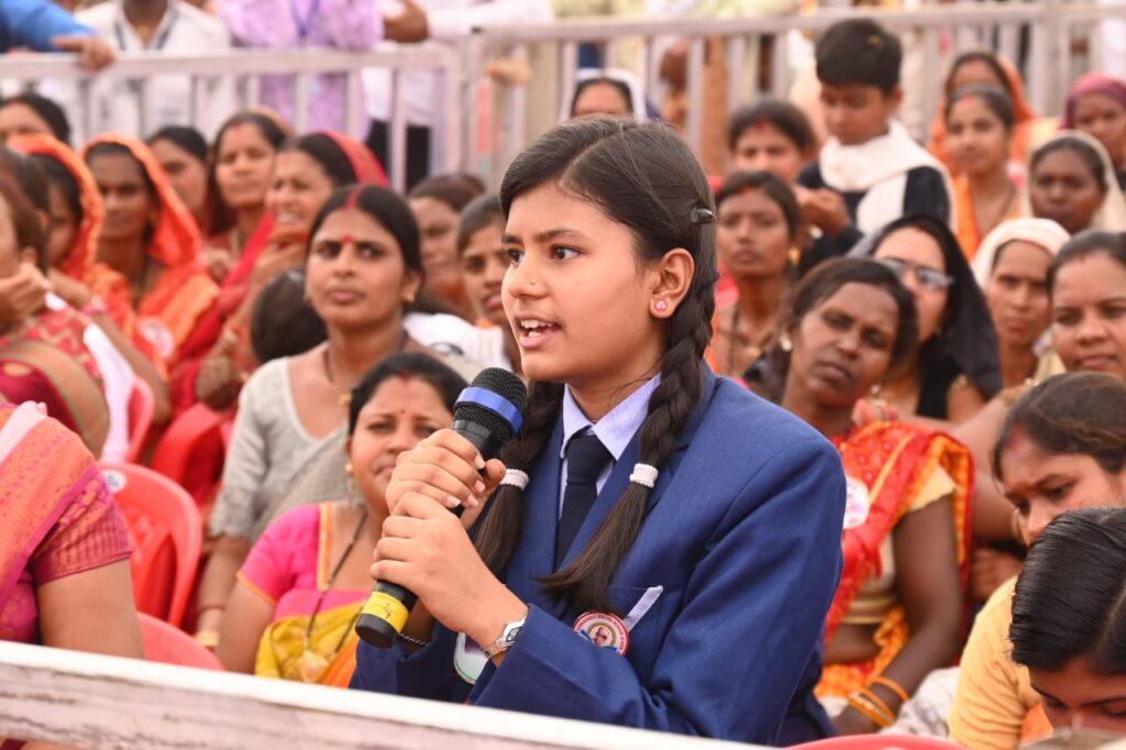 रायपुर : स्वामी आत्मानंद अंग्रेजी माध्यम स्कूल की मेधावी छात्रा आस गुप्ता ने कक्षा बारहवीं में 85.08 प्रतिशत अंक प्राप्त किया है..