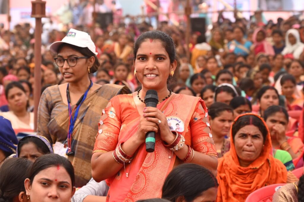 रायपुर : हाट बाजार क्लीनिक योजना की लाभान्वित सुनीता डहरिया ने बताया कि इस योजना से बहुत लाभ हो रहा है, समय पर गाड़ी आती है…