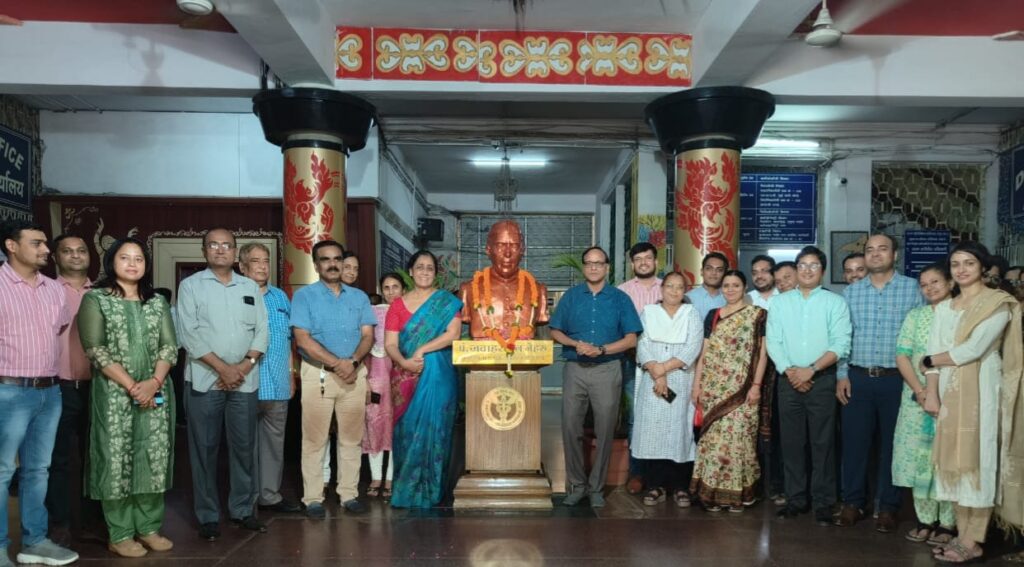 रायपुर : पुण्य तिथि पर शासकीय चिकित्सा महाविद्यालय रायपुर में पंडित नेहरू को किया गया याद..