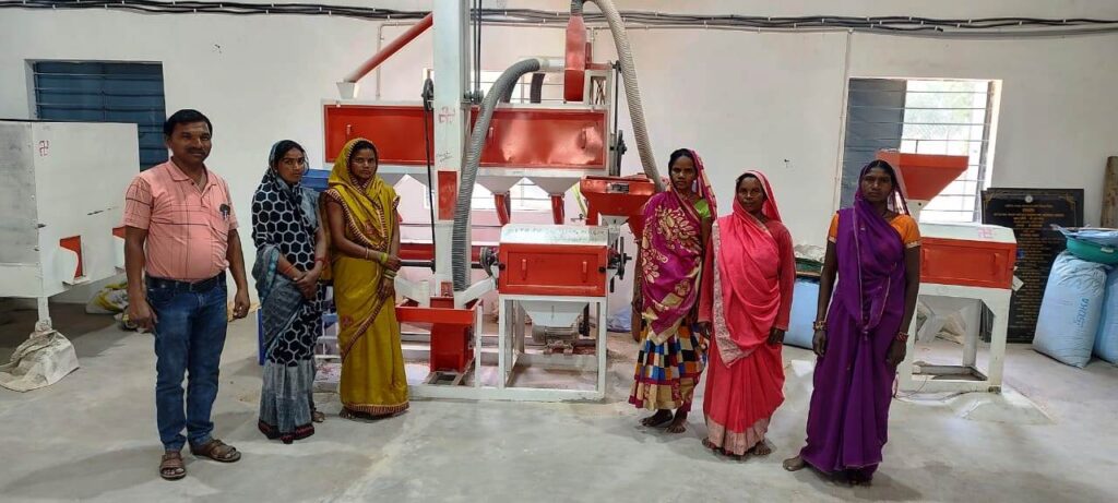 गौरेला पेंड्रा मरवाही : रीपा के तहत समूह की महिलाएं दाल मिल की बनी मालिक…