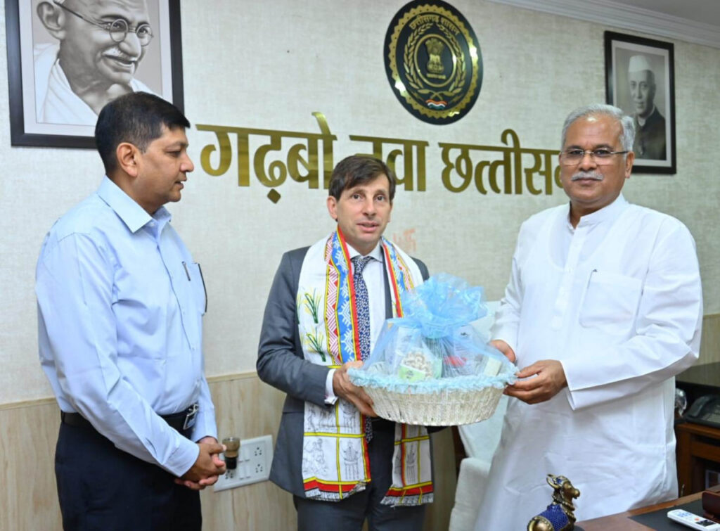 रायपुर : मुख्यमंत्री से फ्रांस के कौंसल जनरल ने की सौजन्य मुलाकात…