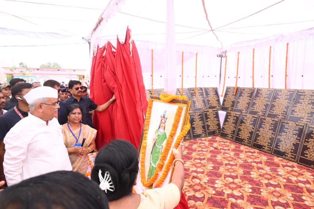 रायपुर : मुख्यमंत्री श्री भूपेश बघेल ने भाटापारा विधानसभा क्षेत्र के अंतर्गत जिले में 128 करोड़ 54 लाख रूपए से अधिक के विकास कार्यों का लोकार्पण एवं भूमिपूजन किया…