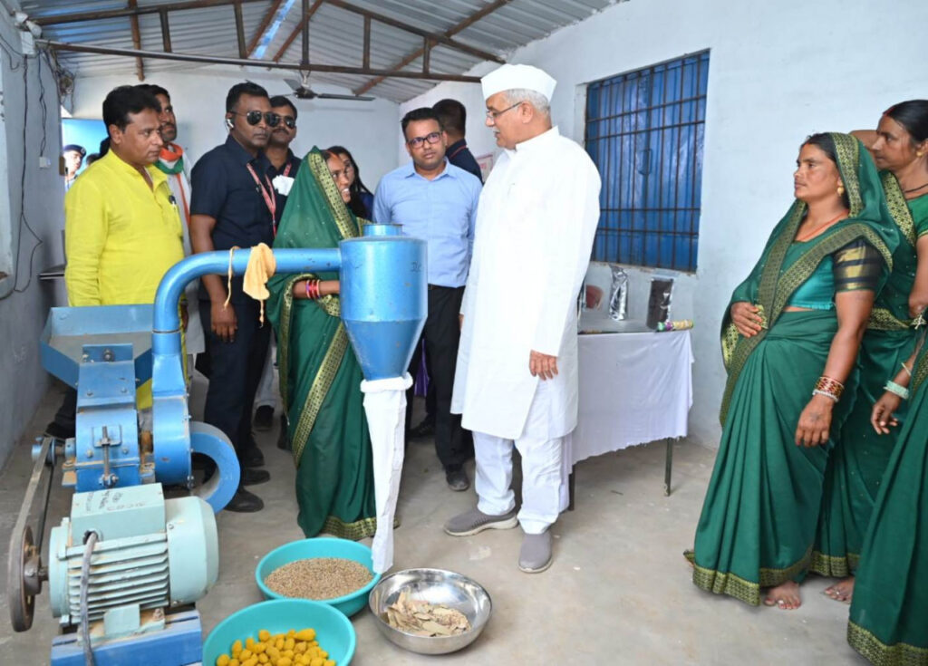 रायपुर : रूरल इंडस्ट्रियल पार्क से समूह की महिलाओं को मिला अपने पैरों पर खड़े होने का हौसला..