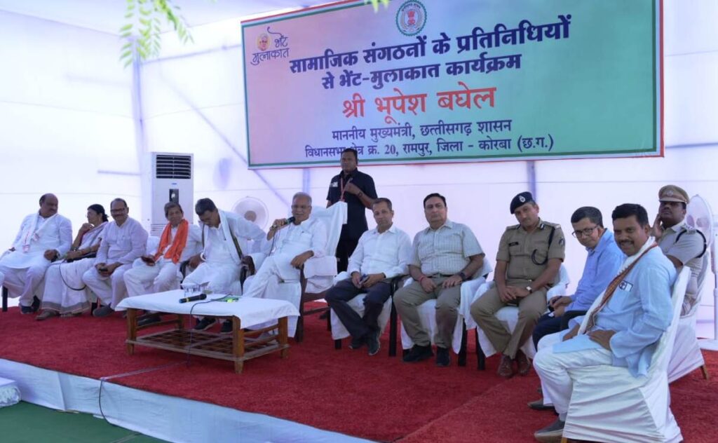 रायपुर : भेंट-मुलाकात रामपुर विधानसभा : मुख्यमंत्री ने विभिन्न सामाजिक भवनों के निर्माण के लिए स्वीकृत की राशि..
