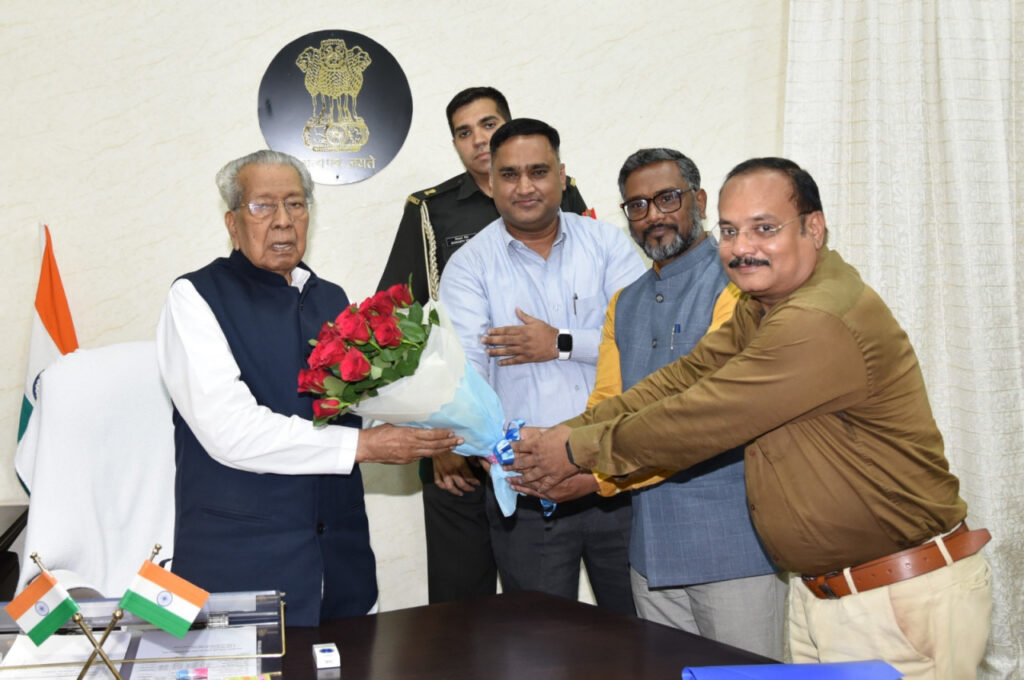 रायपुर : राज्यपाल श्री हरिचंदन से प्रधानमंत्री टी.बी. मुक्त भारत अभियान के राष्ट्रीय परामर्शदाता ने की सौजन्य भेंट..