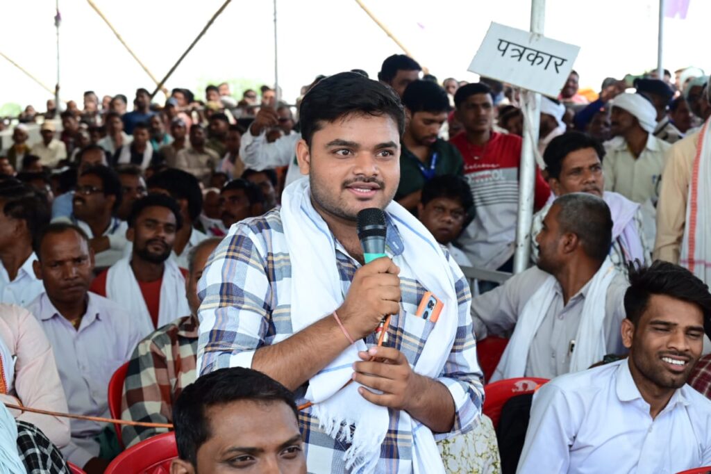 रायपुर : मुख्यमंत्री से बात करते हुए मिथलेश श्रीवास ने बताया कि बेरोजगारी भत्ता योजना से लाभ मिल रहा है, पढ़ाई में भी मदद हो रही है…