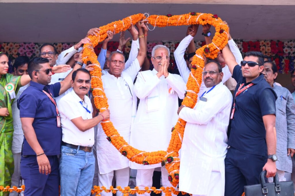 रायपुर : मुख्यमंत्री श्री भूपेश बघेल अपने प्रदेशव्यापी भेंट-मुलाकात अभियान के तहत बिलासपुर जिले के दौरे पर हैं..
