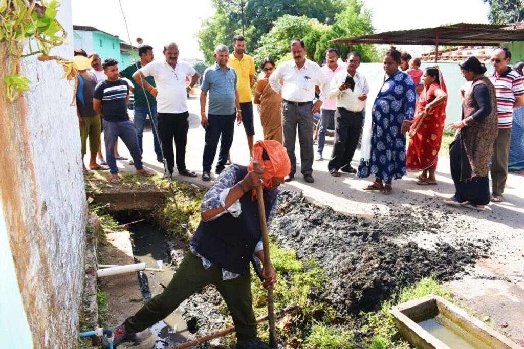 महापौर ने वार्ड क्र. 23 जंगल कालोनी व कृष्णा नगर का किया भ्रमण व लोगों की जानी समस्यायें…