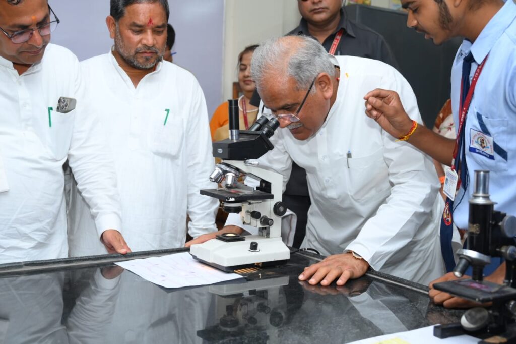 रायपुर : मुख्यमंत्री श्री भूपेश बघेल ने स्वामी आत्मानंद मल्टीपरपज स्कूल का किया लोकार्पण..