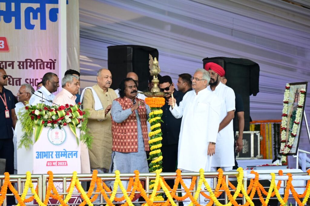 रायपुर : मुख्यमंत्री श्री भूपेश बघेल साइंस कॉलेज मैदान में आयोजित आभार सम्मेलन के कार्यक्रम में पहुंचे…