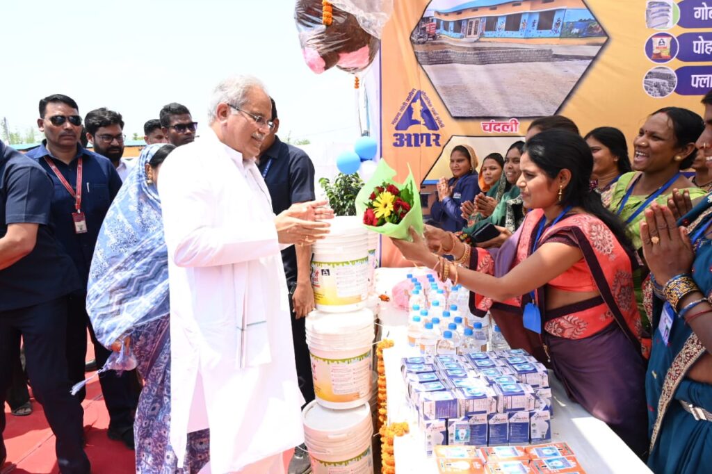 रायपुर : रीपा में चल रही गतिविधियों का मुख्यमंत्री ने किया अवलोकन…