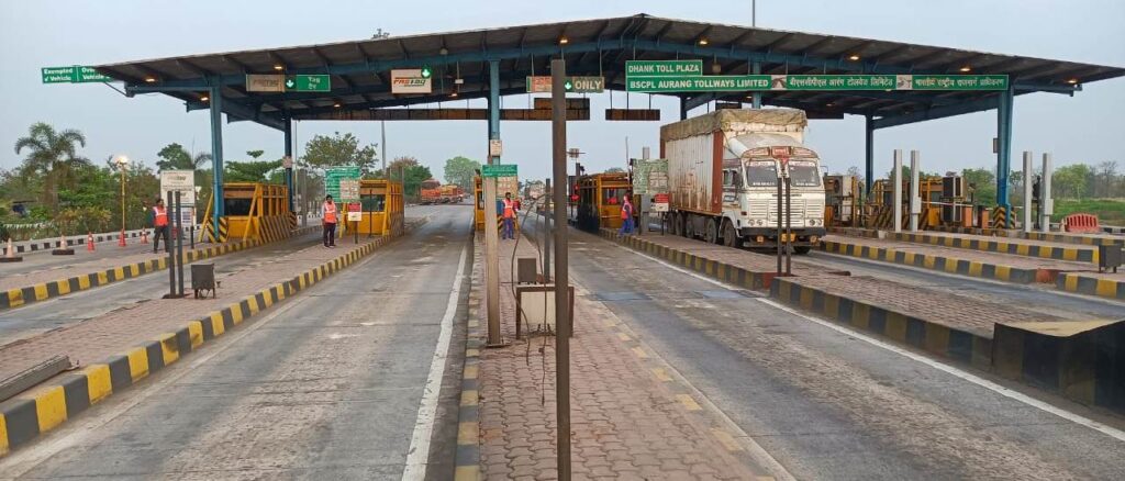 CG NEWS: बिना फिटनेस और टैक्स के अब टोल से गुजरना पड़ेगा मंहगा..परिवहन विभाग द्वारा ऑटोमैटिक चालान की व्यवस्था…बिना दस्तावेजों के साथ चलने वाले वाहनों पर कार्यवाही की तैयारी…