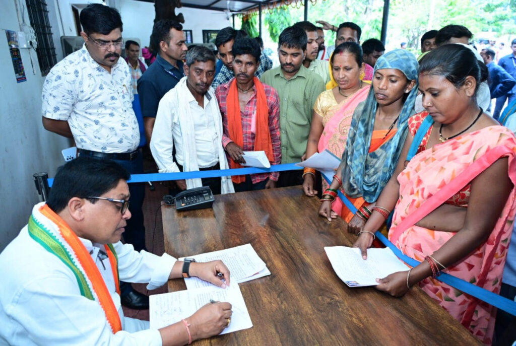 रायपुर : नगरीय प्रशासन मंत्री ने की नागरिकों से भेंट…